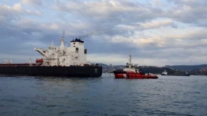 İstanbul Boğazı çift taraflı kapatıldı: Ham petrol taşıyan tanker tehlikesi