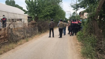 İzmit'te ailesini rehin alan Edip Bayram,  babasını vurdu: Ali Bayram öldü,  3 jandarma yaralı