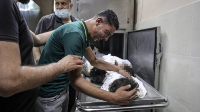 Katil İsrail hamile bir kadının da aralarında bulunduğu bir aileyi katletti