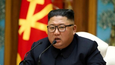 Kuzey Kore Lideri Kim Jong-un vatandaşını yüzlerce kişinin önünde kurşuna dizdirdi: Nedeni olay kadar garip!