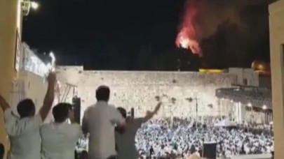 Mescid-i Aksa'dan alevler yükseldi,  fanatik Yahudiler o anları sevinç çığlıklarıyla kutladı!