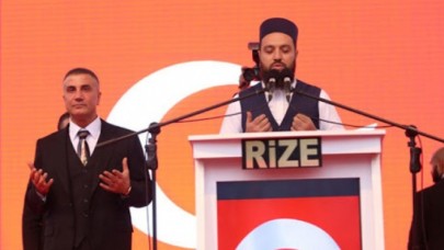 Mitinglerde Sedat Peker'in yanından ayrılmayan cübbeli kim?