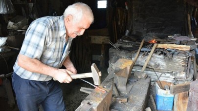 Osmanlı'dan günümüze 'Bıçakçılar Mahallesi'nde çekiç sesi eksik olmuyor