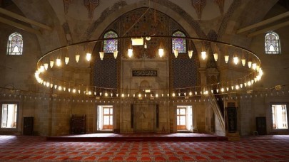 Osmanlı mimarisinin özgün eseri: Üç Şerefeli Cami