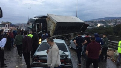 TEM Otoyolu'nda kaza: 20 araç birbirine girdi