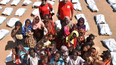 Türk Kızılay,  Sudan'da ihtiyaç sahiplerine gıda kolisi dağıttı
