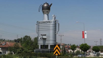 Vezirköprü'de semaver anıtı: Belediye başkanı böyle savundu