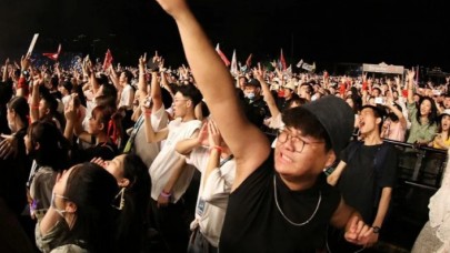 Virüsün sıfır noktası Çin'de binlerce kişiyle festival!