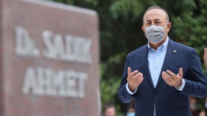 Yunanistan'a giden Bakan Çavuşoğlu'nun paylaşımında kullandığı ifade Yunanları çıldırttı