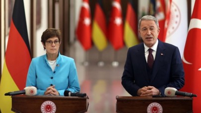 Yüzüne konuştu: Bakan Akar'dan Almanya Savunma Bakanı Kramp-Karrenbauer'e flaş sözler!