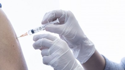 Aşılamada yeni aşama: Bir yaş grubu daha kolları sıvayacak