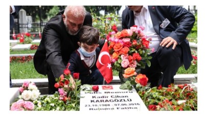 Fatih Vezneciler şehitleri mezarları başında anıldı!