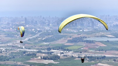 Gelincik Tepesi paraşüt tutkunlarının vazgeçilmez adresi oldu