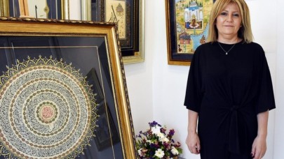 Hobi amacıyla başladığı tezhip ve minyatür sanatlarını gelecek kuşaklara aktarmaya çalışıyor