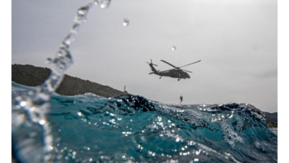 Komandoların mavi sularda nefes kesen tatbikatı!