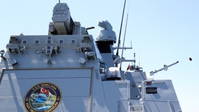 Milli gemiye içinde birçok mesajı barındıran özel amblem