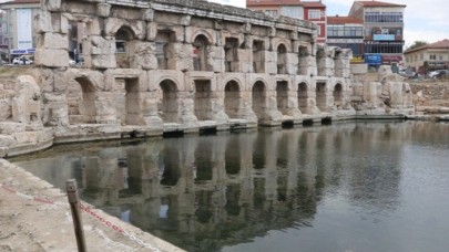 UNESCO Dünya Mirası,  içerisinde 2 bin yıldır sıcak su akan tarihi hamam