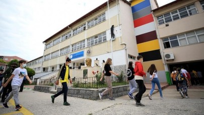 Ortaokul ve lise öğrencileri yüz yüze eğitime başladı