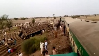 Pakistan'da tren kazası: 30 ölü,  50 yaralı