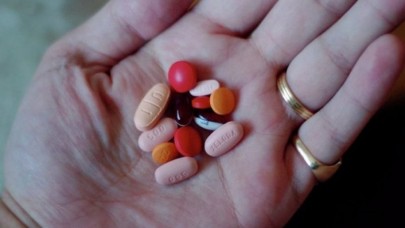 Sağlık Bakanlığı'ndan flaş karar! Yaygın kullanılan bir ilaç daha toplatılıyor