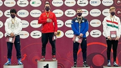 Avrupa Gençler Güreş Şampiyonası'nda Polat Polatçı altın madalya kazandı