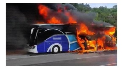 Çanakkale'de yolcu otobüsü alev alev yandı