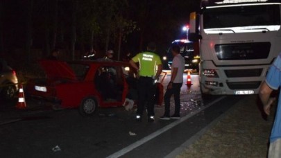 Çine'de ters yöne giren araç tırla çarpıştı: Salih Aydın ve Rabia Aydın öldü
