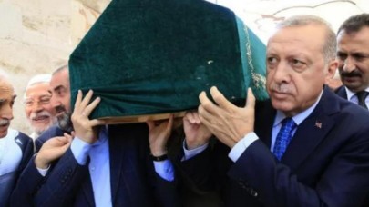 Erdoğan tabutuna omuz vermişti: Profesörün eşsiz mirasına kızlarından büyük vefasızlık!