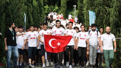 Gençler,  'Vatan Koşusu' ile 15 Temmuz şehitlerini andı