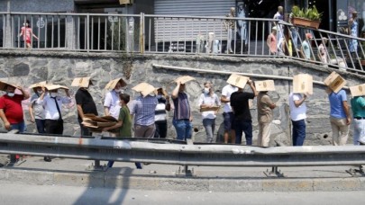 Görüntü İstanbul'dan: Günde 2 ton satılıyor,  fiyatını duyan kartonu alıp sıraya giriyor