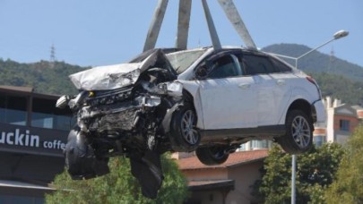İzmir'de metro inşaatına düşen otomobilin sürücüsü Pınar Kalkan öldü