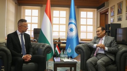 Macaristan Dışişleri Bakanı Szijjarto'ndan Türk Konseyi'ne ziyaret