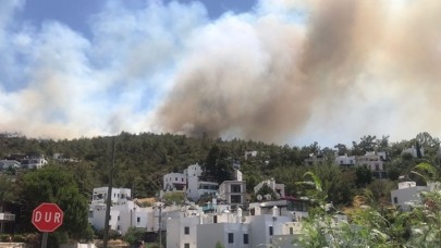 Şimdi de Bodrum yanıyor: Bazı oteller ve evler tahliye ediliyor