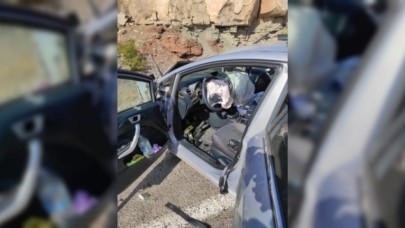 Sivas'ta kaza: Savcı Şenkut Evren yaralandı,  annesi Rabie Evren öldü