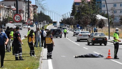 Sivas'ta yolun karşısına geçmek isterken araç çarptı: Mevlüde Kantar öldü