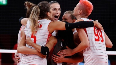 Tarihi başarı: A Milli Kadın Voleybol Takımımız Arjantin'e set vermedi,  olimpiyatlarda çeyrek finale yükseldi
