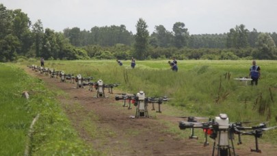 Türkiye'de ilk kez ZİHA'larla çoklu uçuş ilaçlama denemesi yapıldı
