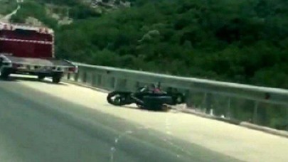 Urla'da motosikletiyle bariyerlere çarptı: Dilara Çeke öldü