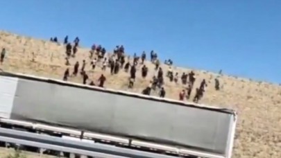 Van Valiliği'nden,  göçmenlerin toplu halde görüldüğü görüntülere ilişkin flaş açıklama!