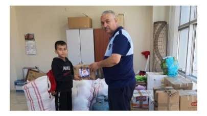 10 yaşındaki Alp Osman kumbarasını afetzedelere bağışladı