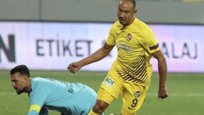 38 yaşındaki Umut Bulut 14 dakikada 2 gol attı