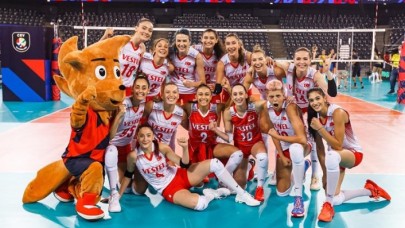 5'te 5 yapan Türkiye,  2021 Avrupa Kadınlar Voleybol Şampiyonası'nda 8'li finallere yükseldi