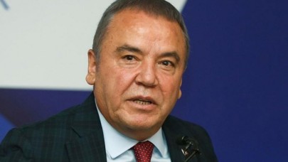 64 gün boyunca yoğun bakımda kalan Muhittin Böcek hastaneye kaldırıldı