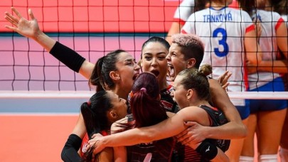 A Milli Kadın Voleybol Takımı,  Avrupa Şampiyonası'nda çeyrek finale yükseldi
