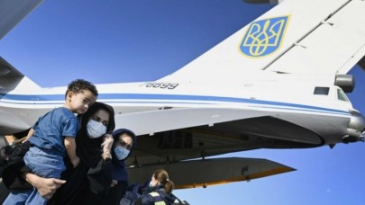 Afganistan'a giden uçak kaçırıldı!