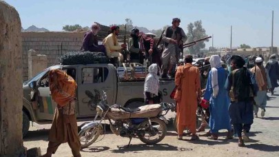 Afganistan'da hükümet pes etti: Taliban'la yönetimin devri için müzakerelere başlanıyor
