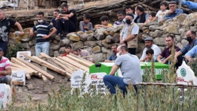 Afyon'da eşini ve çocuğunu öldürüp intihar eden babanın defnedildiği yer dikkat çekti