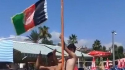 Alanya'da plajda Afganistan bayrağı göndere çekildi: Valilikten açıklama
