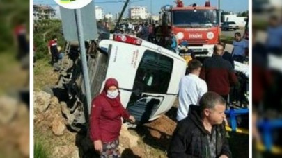 Antalya'da minibüs ile otomobil çarpıştı: Yolun kenarındaki Ümit Ünal öldü
