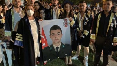 Arel Üniversitesi'nde skandal: Şehit Teğmen İsmail Can Softa'nın fotoğrafı mezunu olduğu okula alınmadı